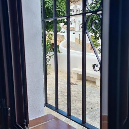 Apartamento Puente Triana Setenil De Las Bodegas Luaran gambar