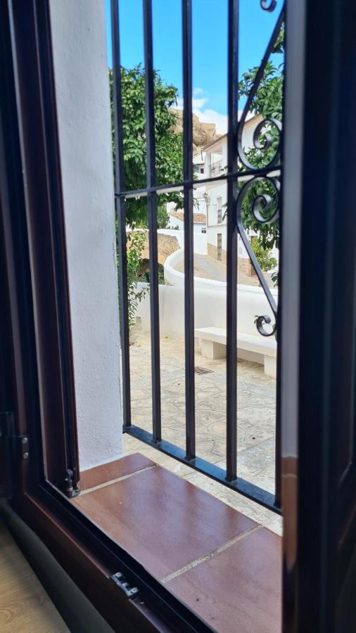 Apartamento Puente Triana Setenil De Las Bodegas Luaran gambar